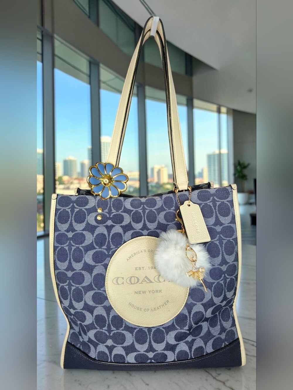 Coach Dempsey Tote 40 Signature Denim Jacquard With Coach Patch(Style No.C2828)
